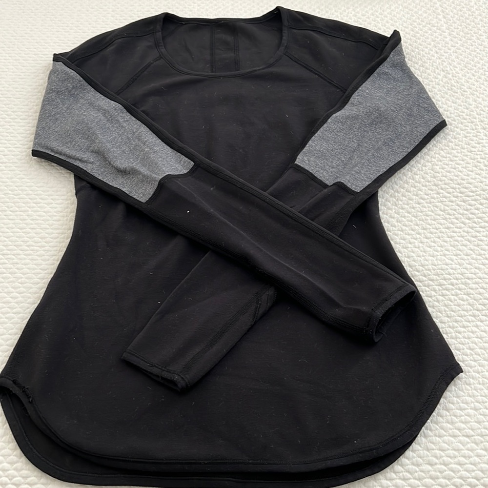 Women’s Reversible Lululemon LS top
